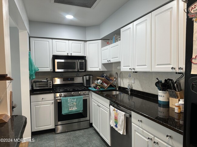 Foto del edificio - 831 Beach Haven W Blvd