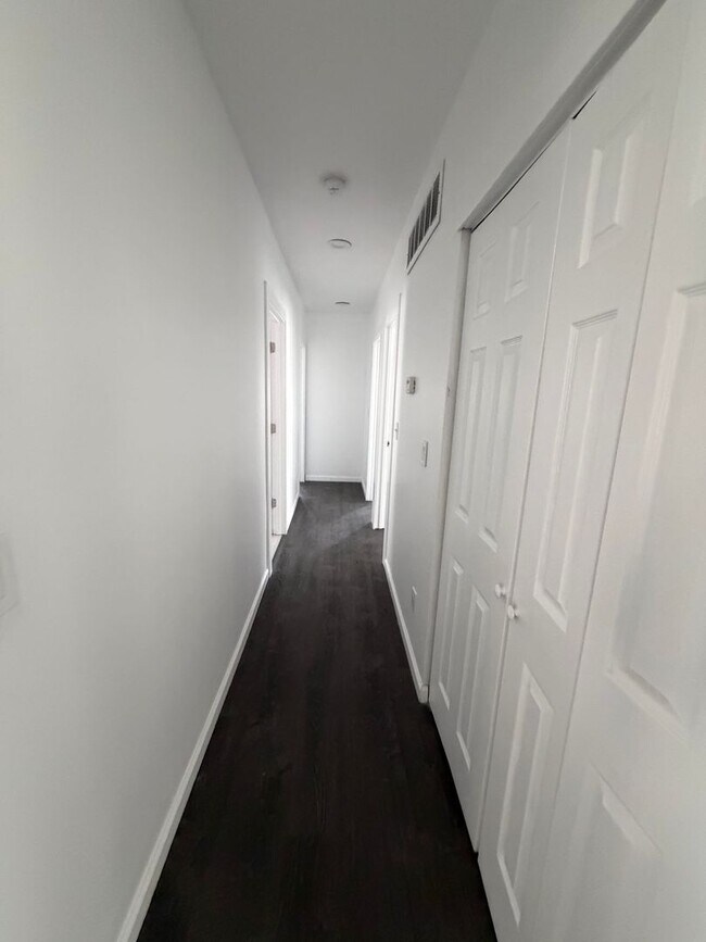 Foto del edificio - 3 Bedroom 2 bath duplex