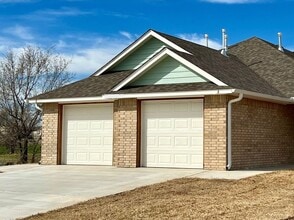 Building Photo - 1305 SW Tennessee Ave