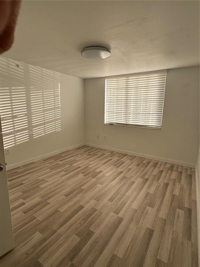 Foto del edificio - 2071 Renaissance Blvd