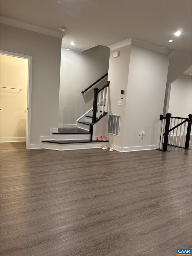 Foto del edificio - 2406 Crescent Wy