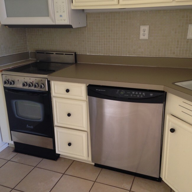 119 Lakeside Villa, Diamondhead, MS 39525 Condo for Rent in