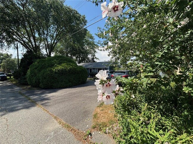 Foto del edificio - 6 Hickory Ave