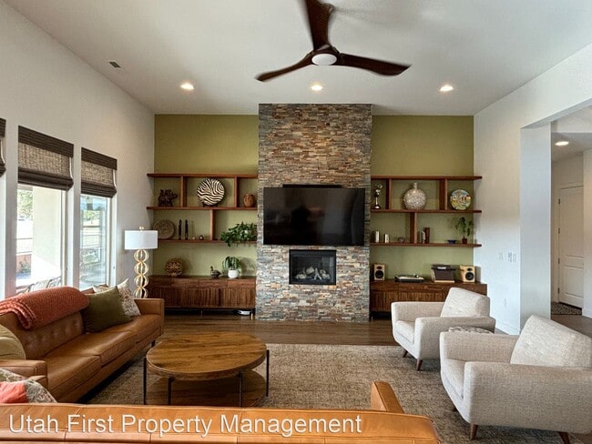 Building Photo - 3 br, 2.5 bath House - 1092 W Goldenrod Ci...