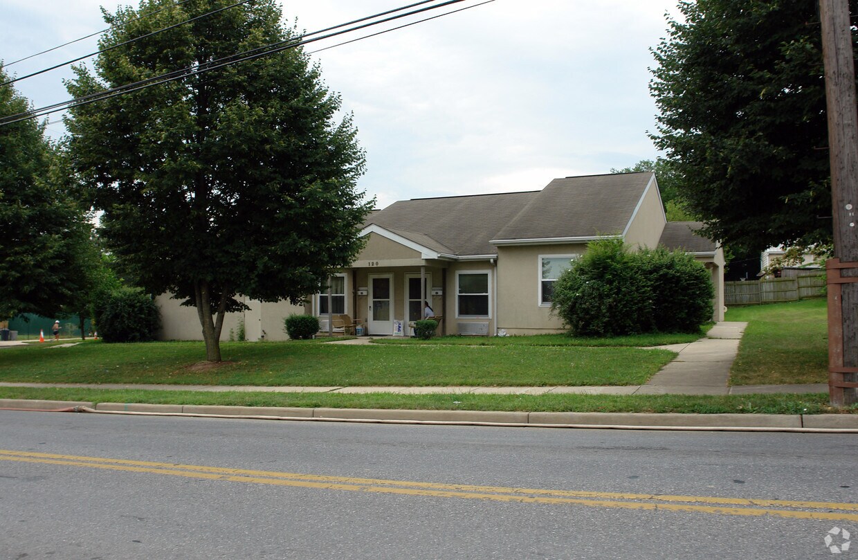 Primary Photo - 120 E South St