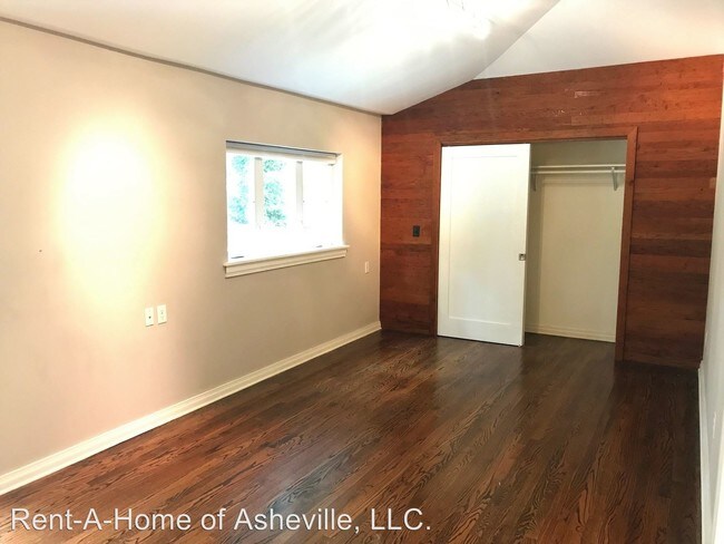 Building Photo - 4 br, 3 bath House - 10 Woodcrest Road