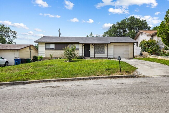 Foto del edificio - 3 Bedroom/1 Bath Garden CT East/Sungate Subdivision