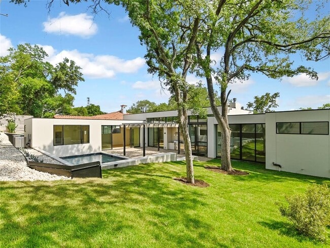 Foto del edificio - 2704 Mountain Laurel Dr