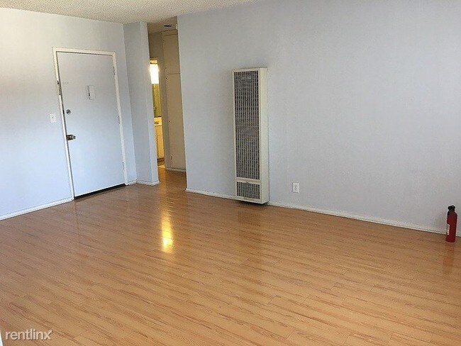 Building Photo - 311 S Ave 56