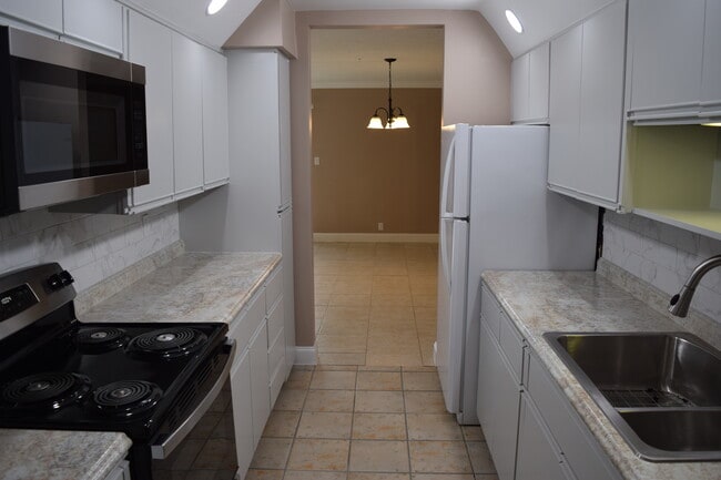 Building Photo - 8526 Madrid Ct