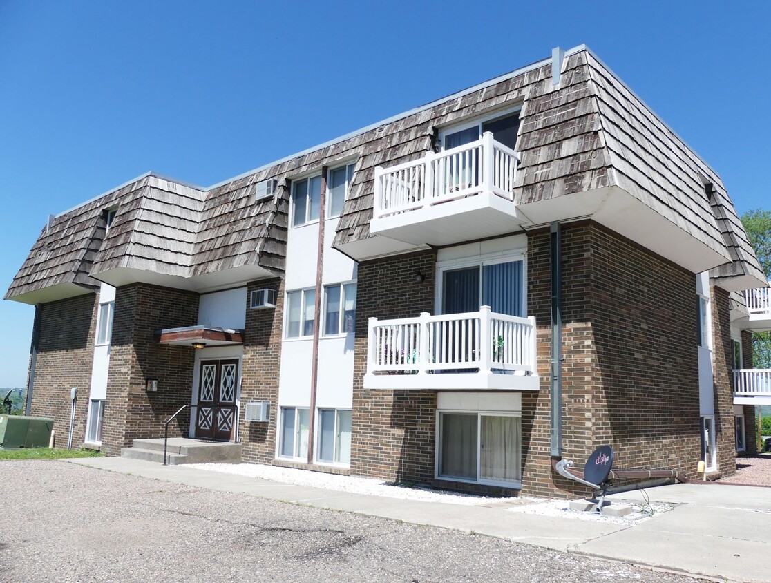Exterior - Grandview Apartments