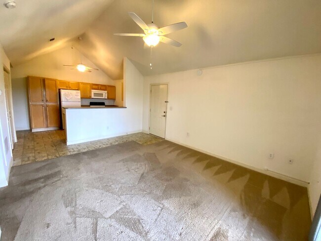 Foto del edificio - Cute Spacious Condo in Harts Cove!