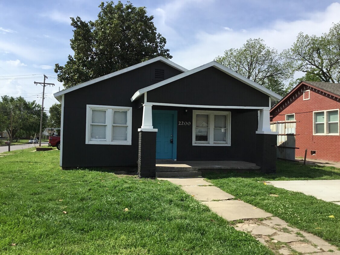Primary Photo - 2200 NW 12th St