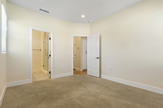 Bedroom - 2043 Lincoln Ave