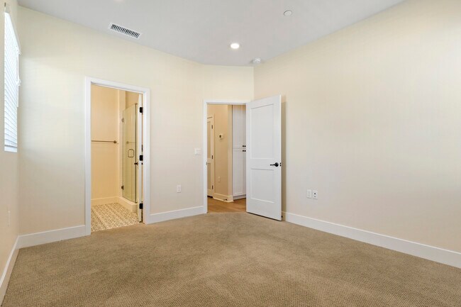 Dormitorio - 2043 Lincoln Ave