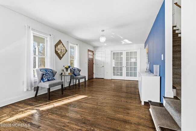 Building Photo - 19 Carole Dr