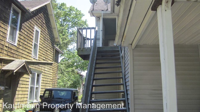 Foto del edificio - 1240 Huestis Ave