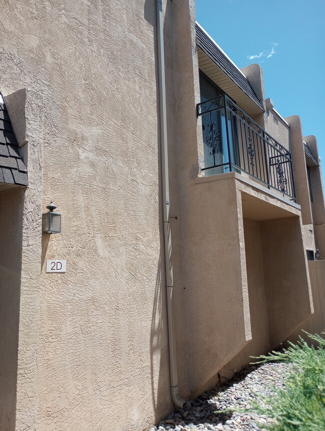 Foto del edificio - 8333 Comanche Rd NE