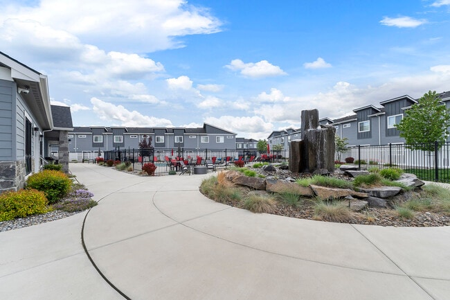 Building Photo - Prairie Pointe Apartments & Townhomes