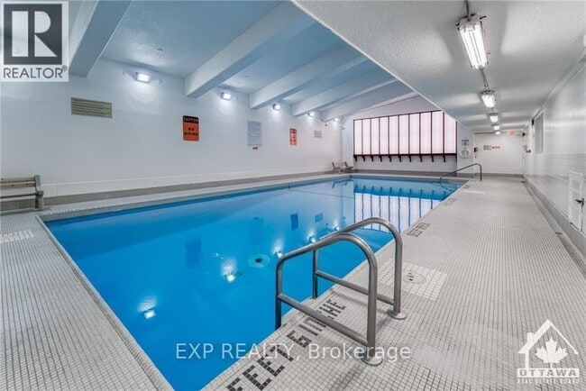 Photo du bâtiment - 900-900 Dynes Rd