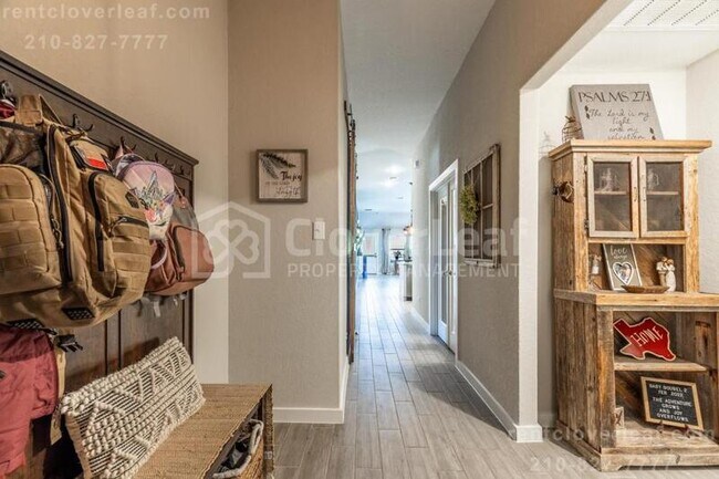 Building Photo - 804 Shrike Ln