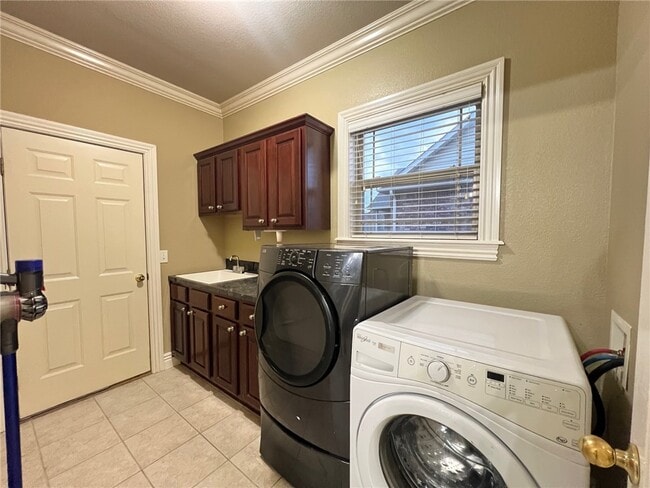Building Photo - 6517 Tall Oaks Loop S