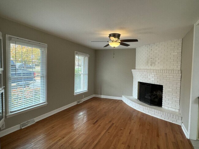 Building Photo - Large Updated Brick Home, Hardwood, SS App...
