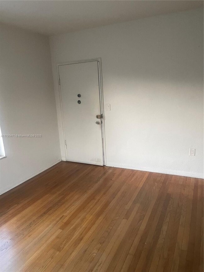 Building Photo - 1000 Biarritz Dr
