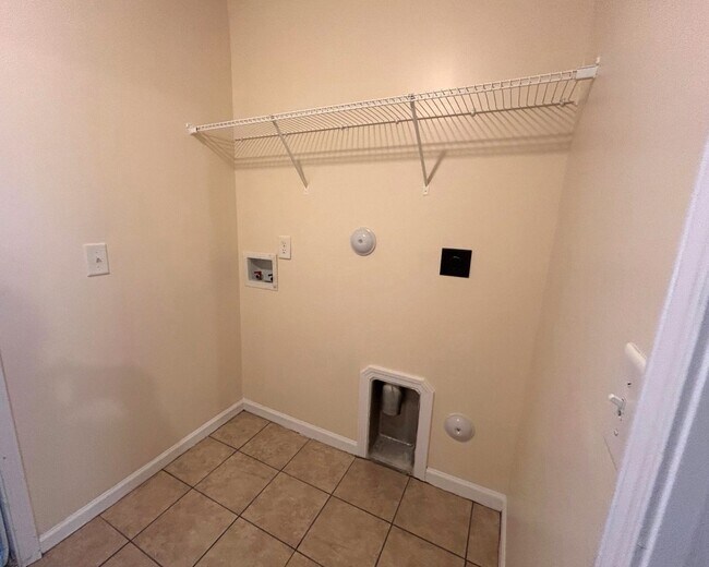 Foto del edificio - Newer 3BD/2.5 BA home w/ garage in quiet subdivision and only 15 minutes to downtown Raleigh!