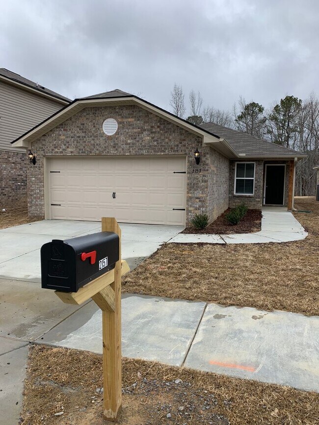 Building Photo - *Pre-leasing* Three Bedroom | Two Bathroom...