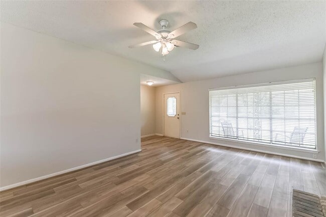 Building Photo - 9622 Oldenburg Ln