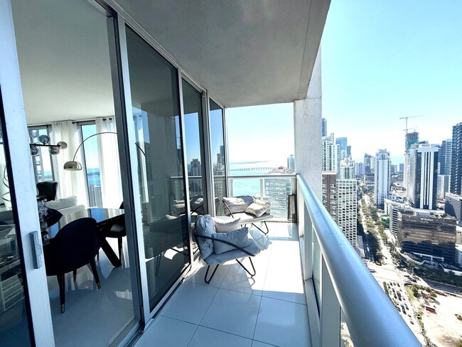 Building Photo - 631 Brickell Ave