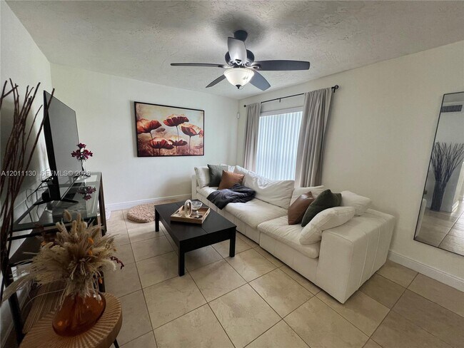 Foto del edificio - 19372 SW 103rd Ct