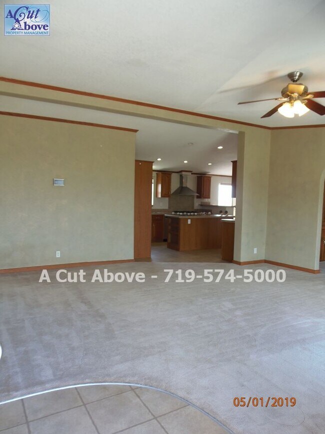 Building Photo - 4 Bedrm 3.5 Bath home with acreage