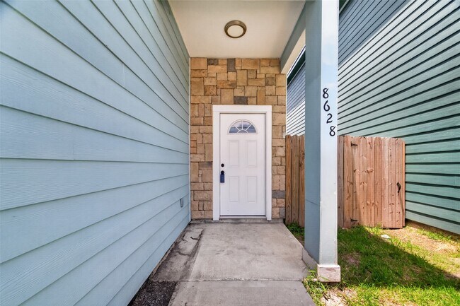 Foto del edificio - 8628 Scott St