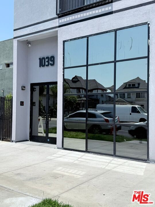 Building Photo - 1039 E 28th St