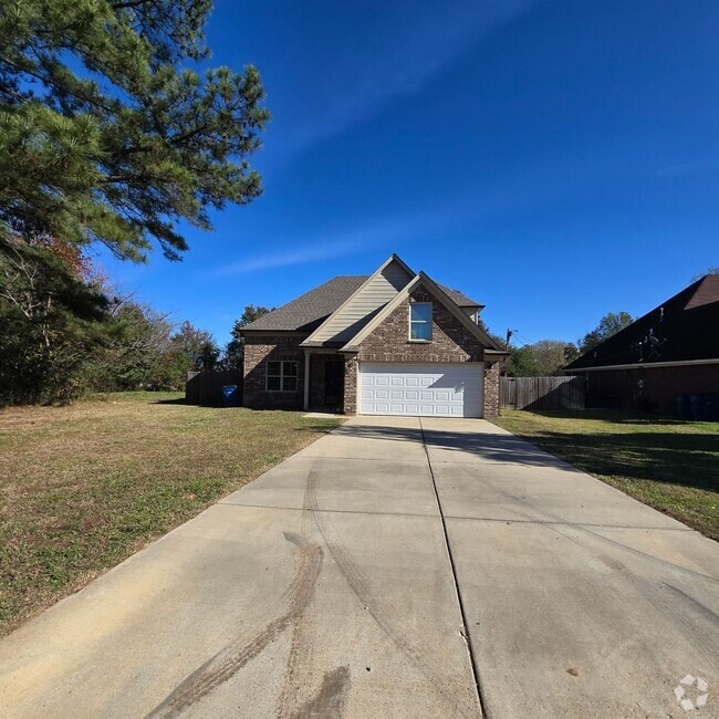 Building Photo - Two-Story Beauty in Olive Branch with Comp...