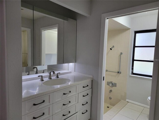 Foto del edificio - 26221 Constantine Rd