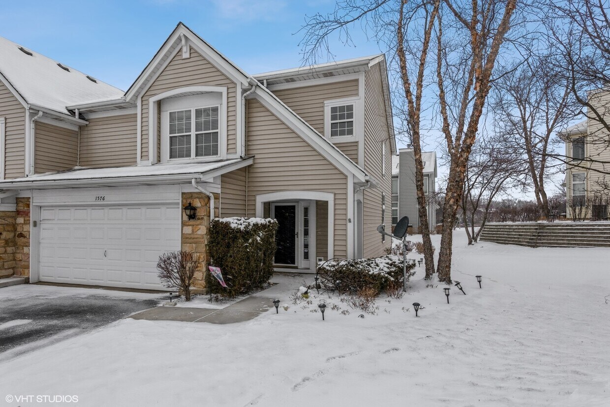 1576 E Citadel Ct, Palatine, IL 60074 Townhome Rentals in Palatine IL