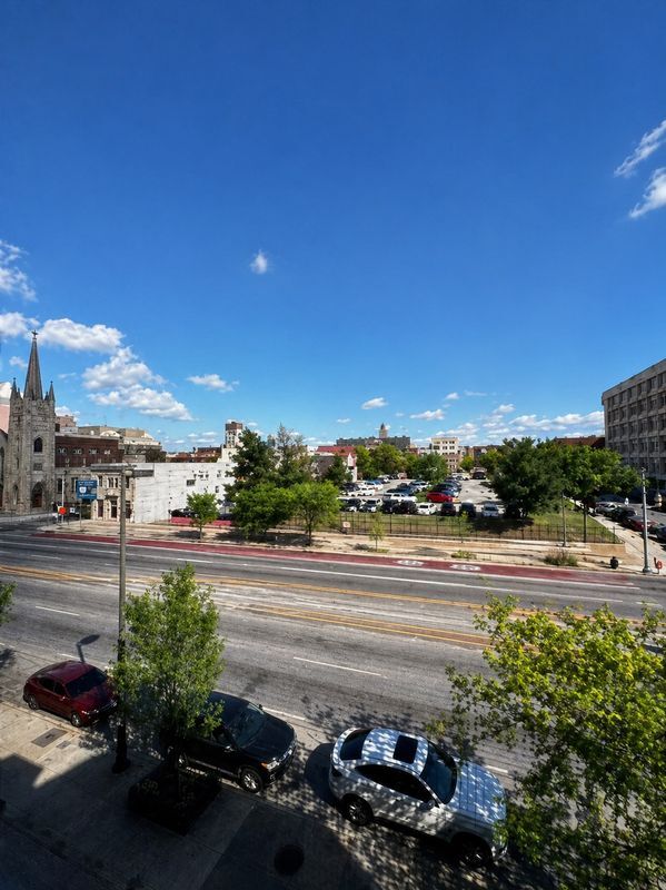 Building Photo - 139 E North Ave