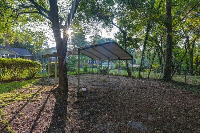 Foto del edificio - Charming 3-Bedroom Home in Forest Trace – ...