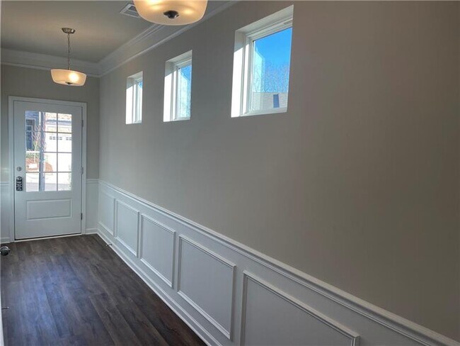 Building Photo - 2300 Buford Town Dr