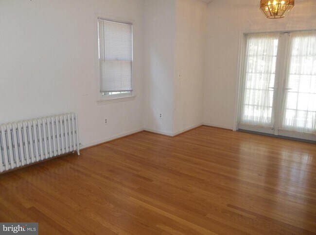 Foto del edificio - 3560 Alton Pl NW