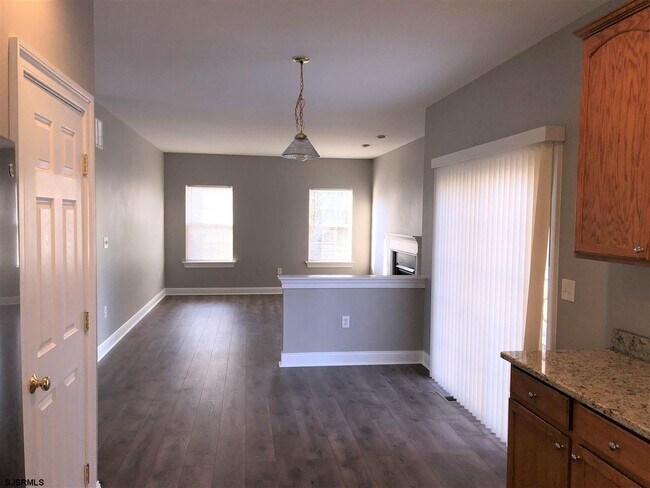 Building Photo - 203 Sea Pine Dr