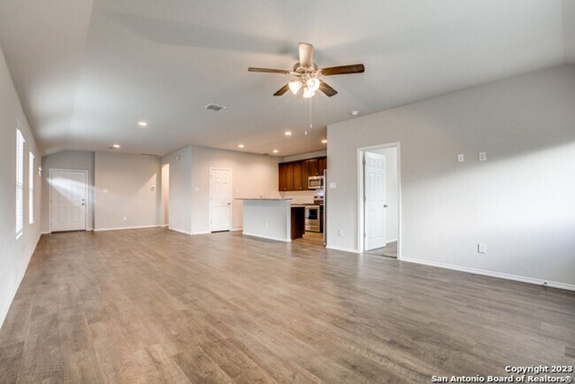 Foto del edificio - 3 Bed 2 Bath Texas Research Park Subdivision