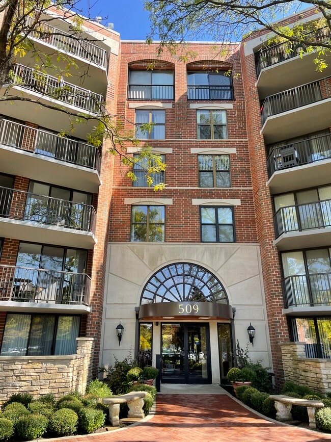 Building Photo - 509 Aurora Ave