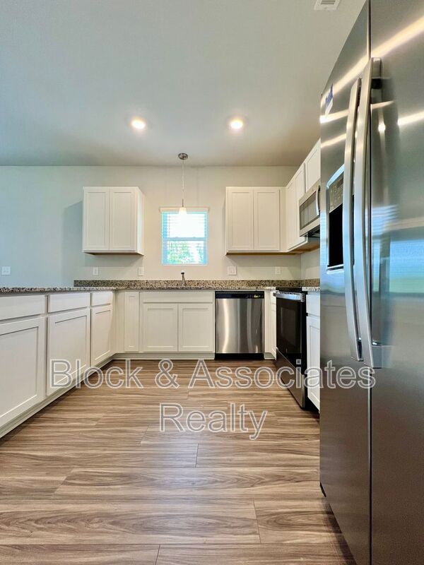Building Photo - 5013 Fallmeade Rd