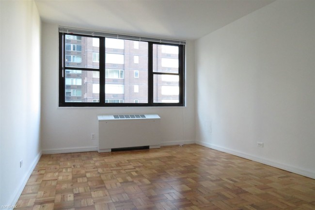 Building Photo - 320 W 57th St
