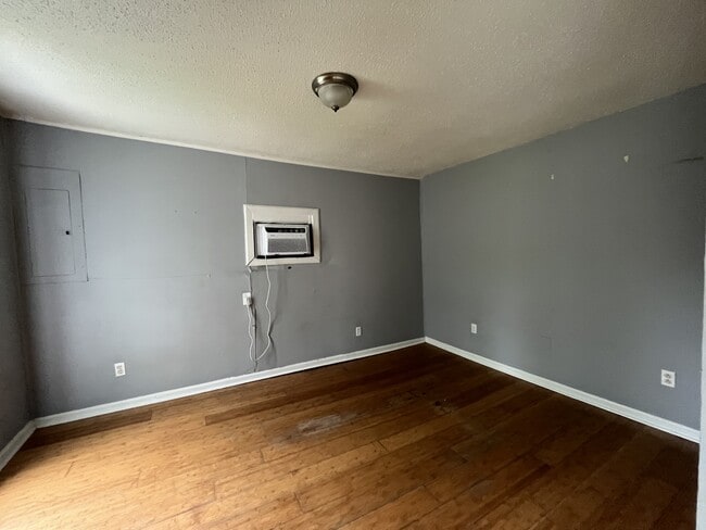 Building Photo - 406 W Ripley Ave