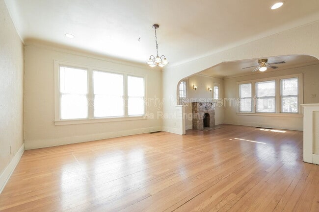 Building Photo - 1442 Perry St